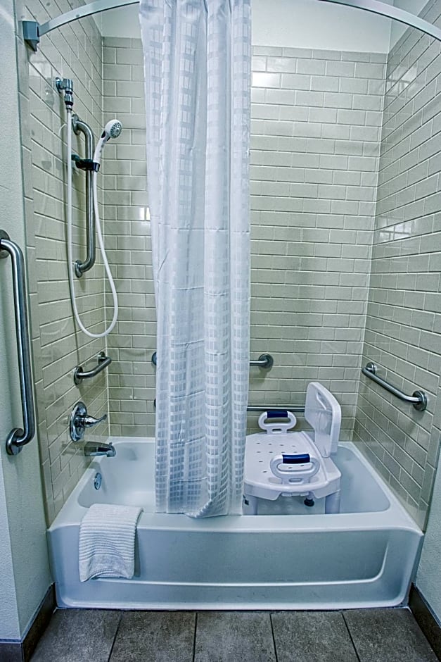 Candlewood Suites Fargo-North Dakota State University By IHG