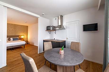 Apartment with Kitchenette