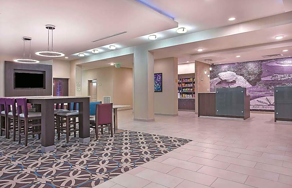 La Quinta Inn & Suites by Wyndham Chattanooga - Lookout Mtn