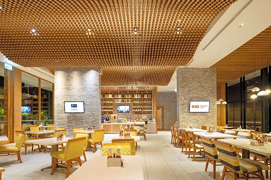 Holiday Inn Express Phuket Patong Beach Central By IHG