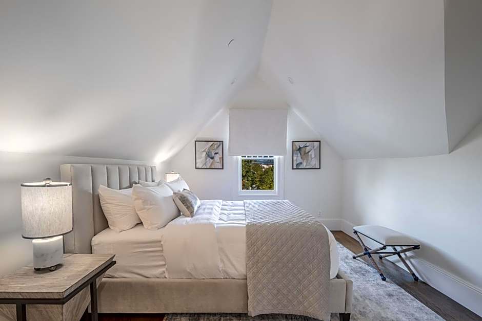 Photo 1 of 4 of Superior 1 Queen Bed