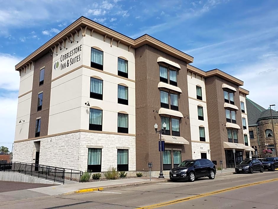 Cobblestone Inn & Suites - Menomonie/UW-Stout