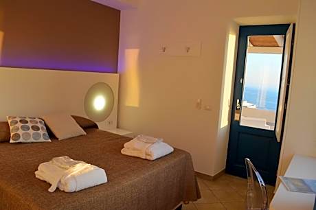 Deluxe Double with Balcony and Sea View