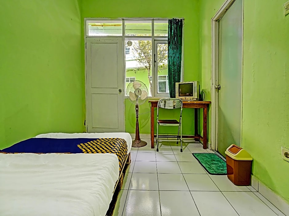 SPOT ON 91325 Pondok Hijau Guest House Syariah