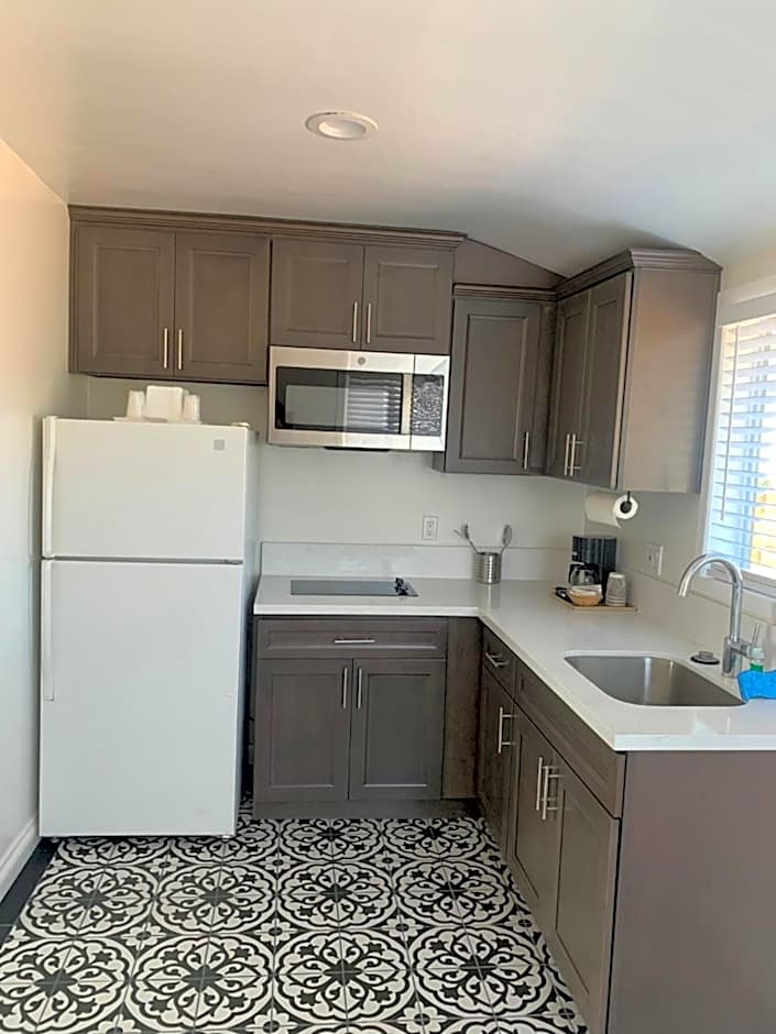 Oasis Inn and Suites