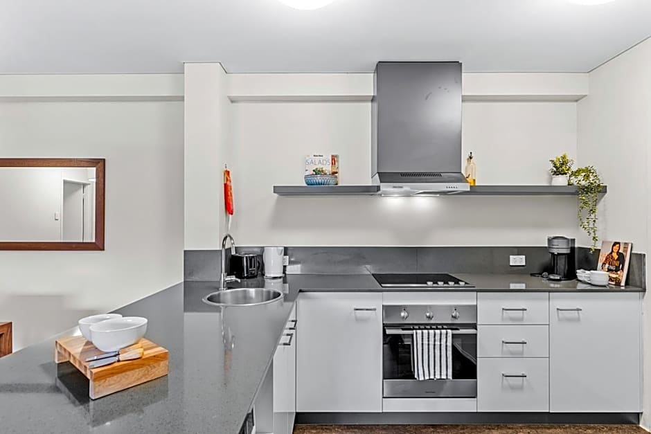 Apartment with City Views in East Perth