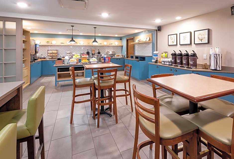 Country Inn & Suites by Radisson, Fargo, ND