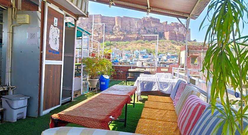 Shivam Paying Guest House
