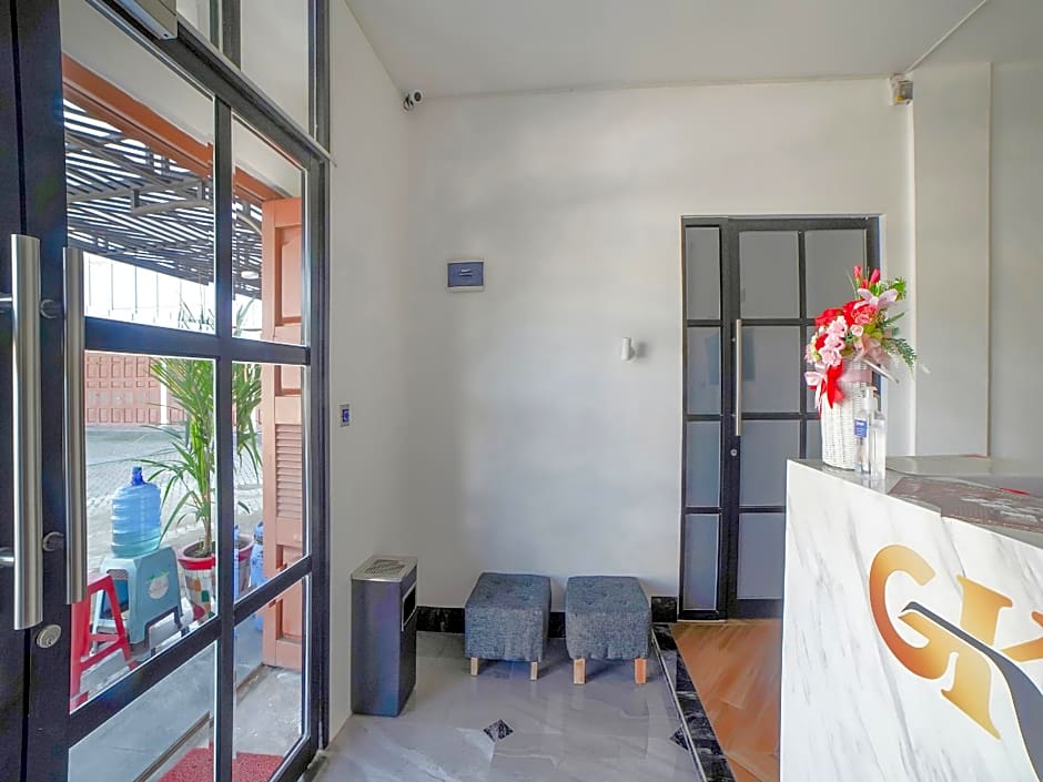 OYO 90447 Kardopa Hotel Megapark