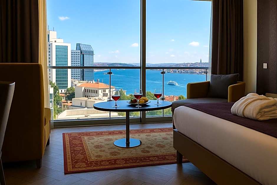 Photo 1 of 2 of Family Suite, Bosphorus View