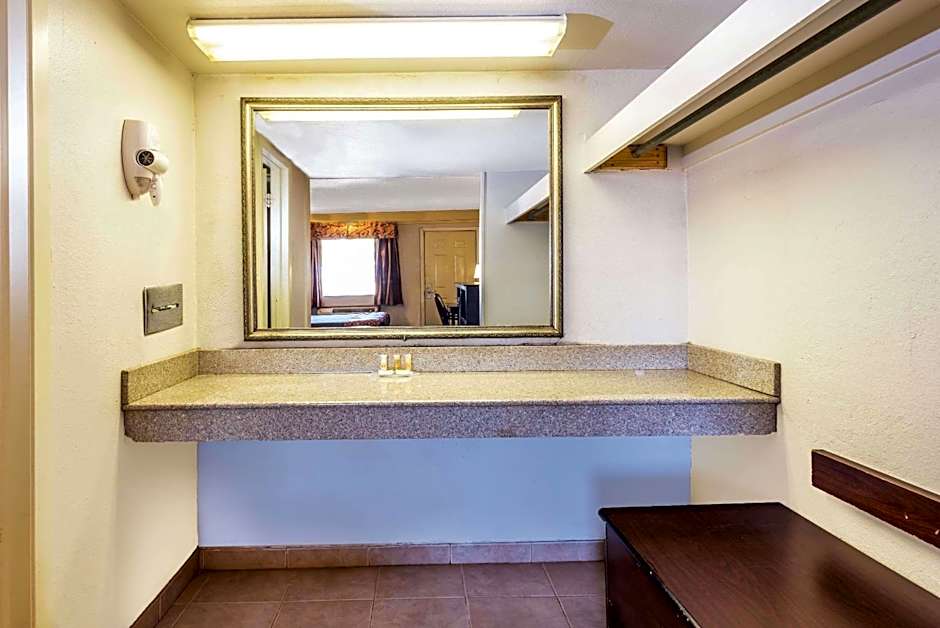 Days Inn by Wyndham Gainesville