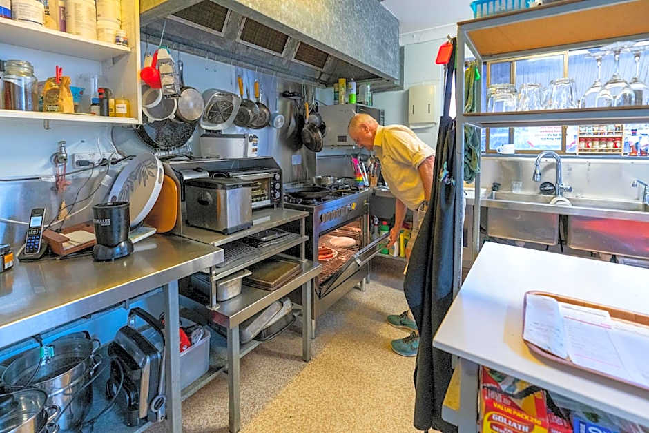 Country Pathfinder Motor Inn