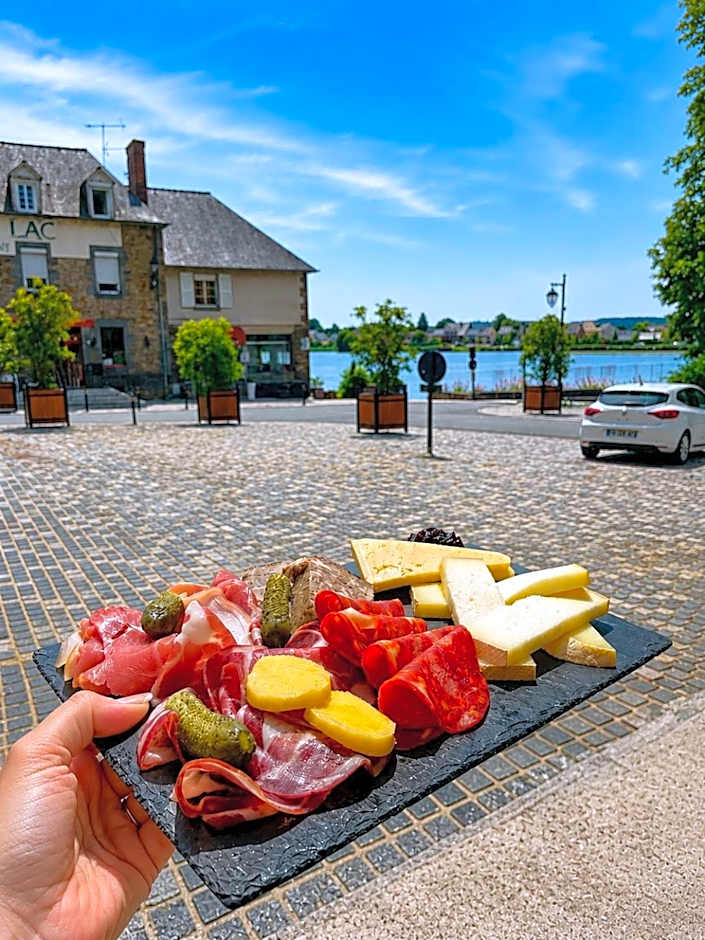 Logis Hôtel Du Château - Combourg, Proche Saint-Malo