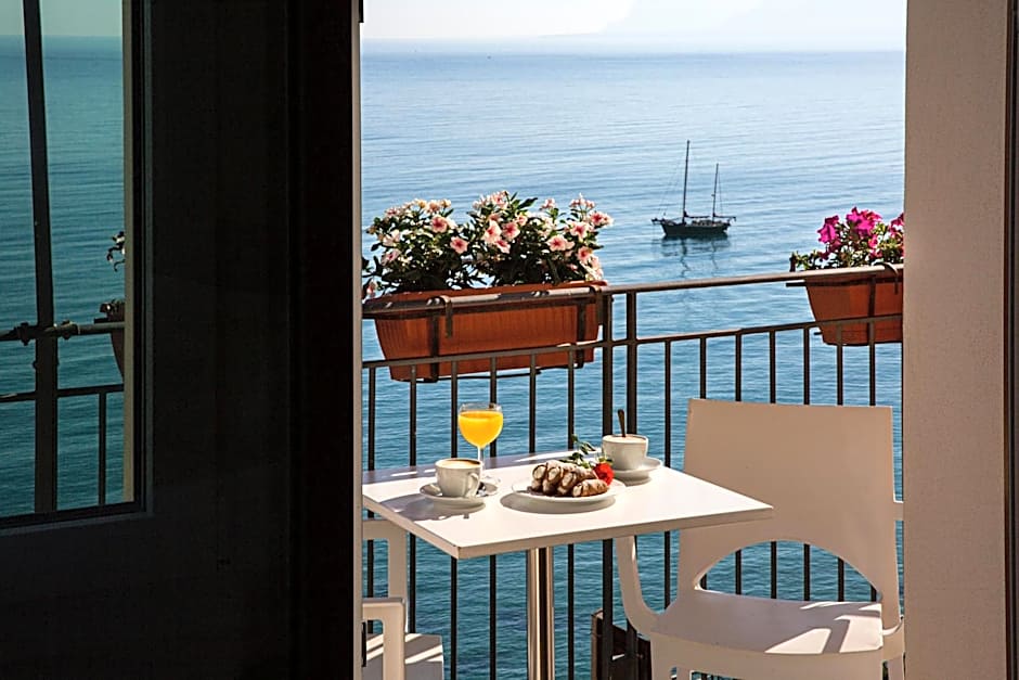 Hotel Punta Nord Est