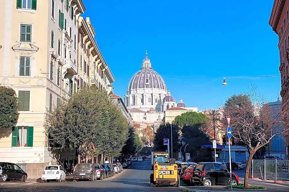 Opera Inn Suites - Rooms and Apartments