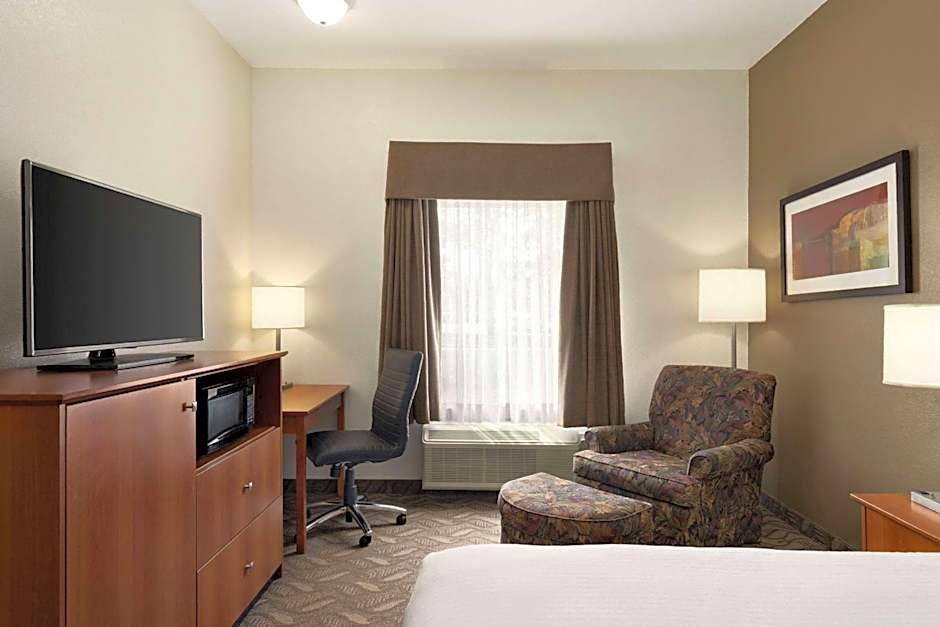 Super 8 by Wyndham Calgary Shawnessy Area