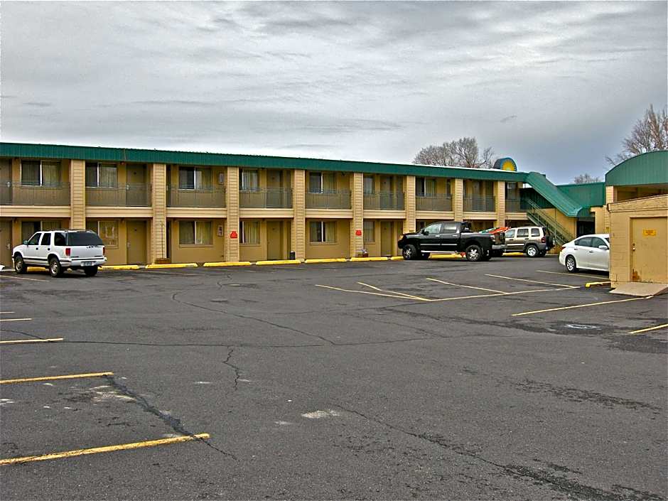 Days Inn by Wyndham Burns