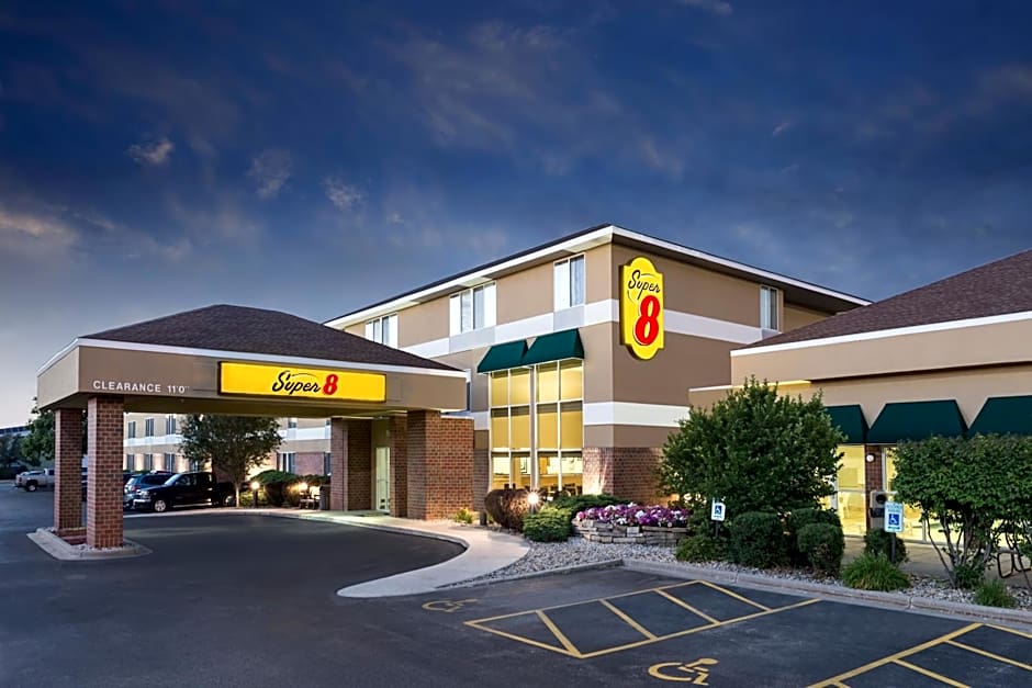 Super 8 by Wyndham Madison South