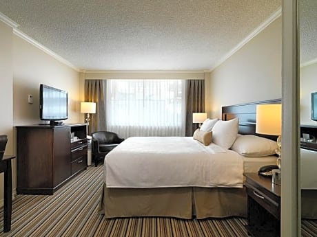 TRADITIONAL TWO QUEEN BEDS