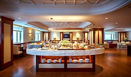 Club Single with Executive Lounge Access