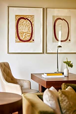 Corner Suite
