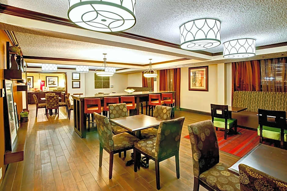 Hampton Inn By Hilton College Station