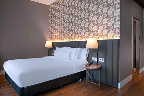 Premium Room, 1 King Bed, Non Smoking