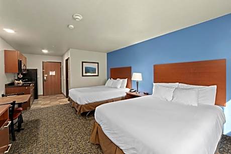 Quadruple Room with Two Queen Beds and Tub - Disability Access/Non Smoking/Interior Hall