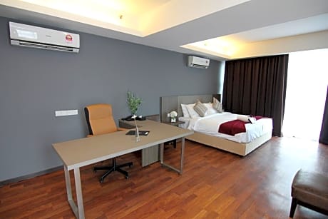 Executive Deluxe Suite
