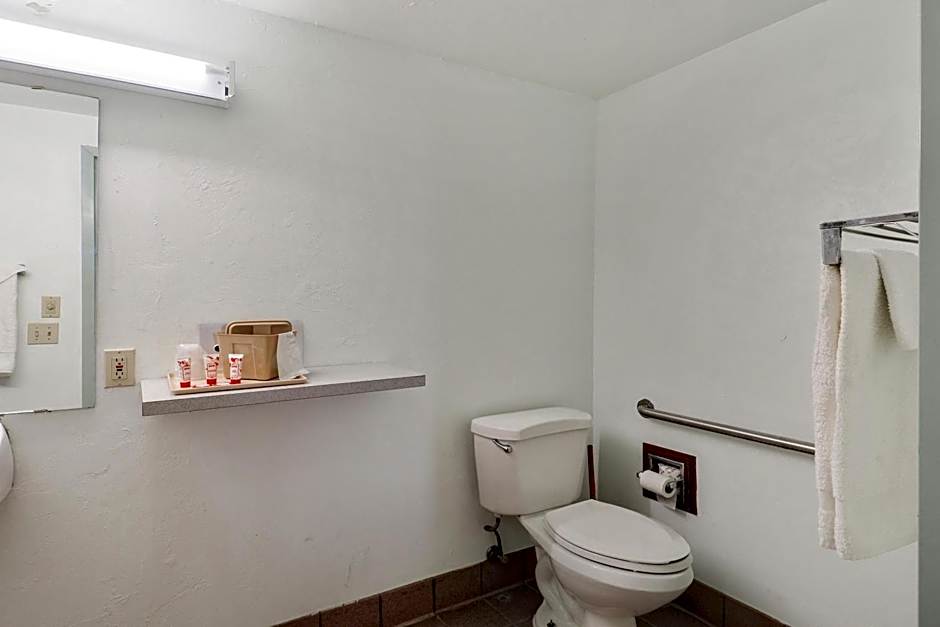 Lonestar Inn & Suites, Erick OK - Hwy 40 BY OYO