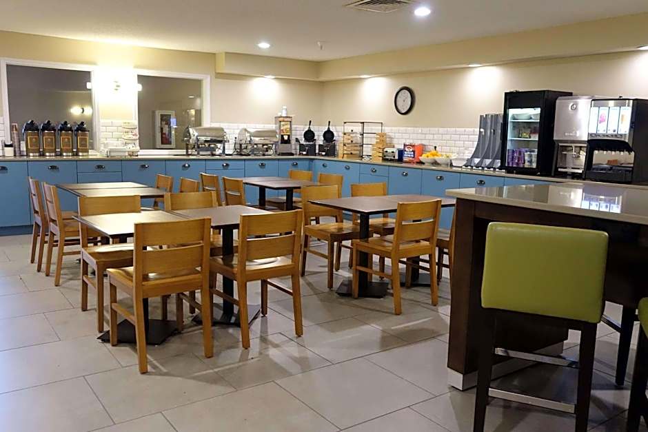 Country Inn & Suites by Radisson, Ankeny - Des Moines