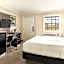 La Quinta Inn & Suites by Wyndham San Antonio Lackland