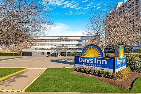 Days Inn by Wyndham Victoria On The Harbour