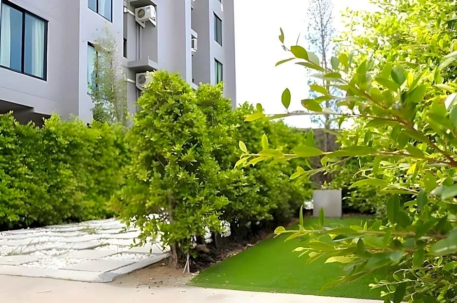 RQ Bangkok Sukhumvit 107 by Collection O