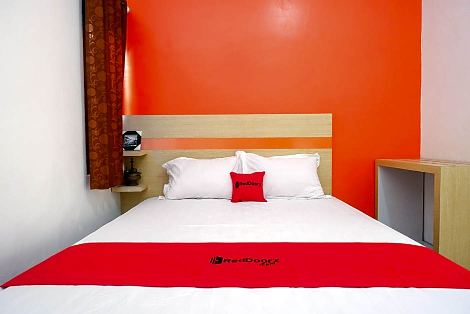 RedDoorz Syariah near Alun Alun Kota Rembang