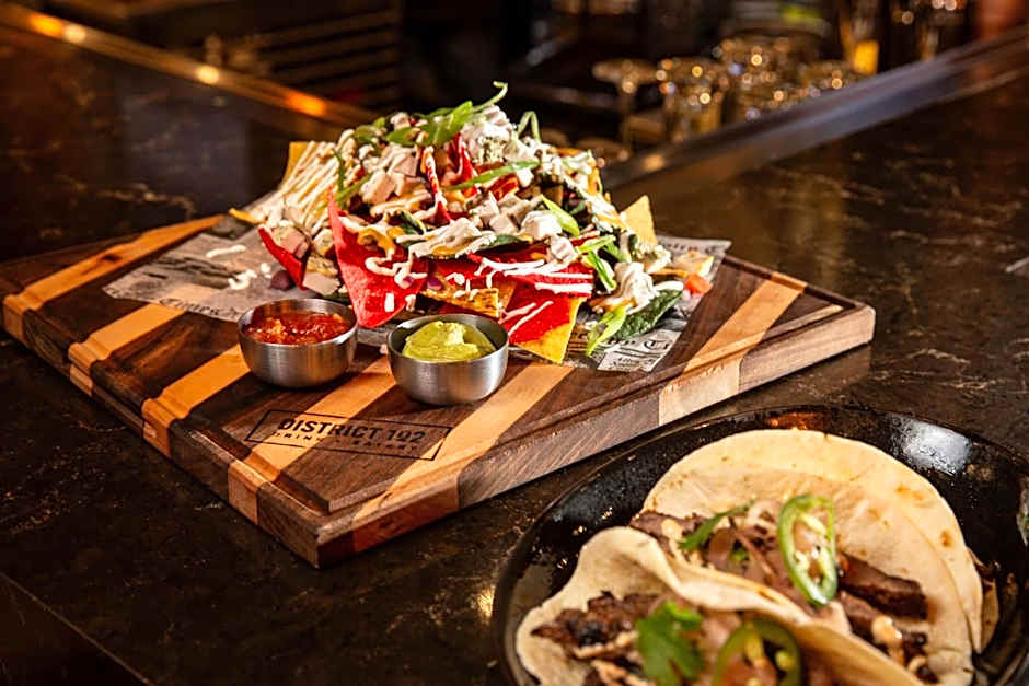 Delta Hotels by Marriott Edmonton Centre Suites