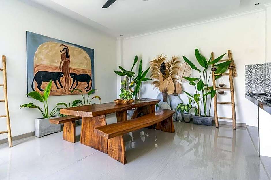Charming 3 BR villa close Berawa beach
