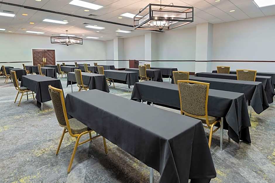 Embassy Suites By Hilton Hotel Dallas - Park Central Area