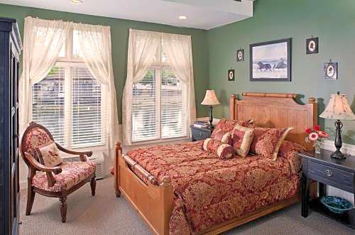 Colonial Inn