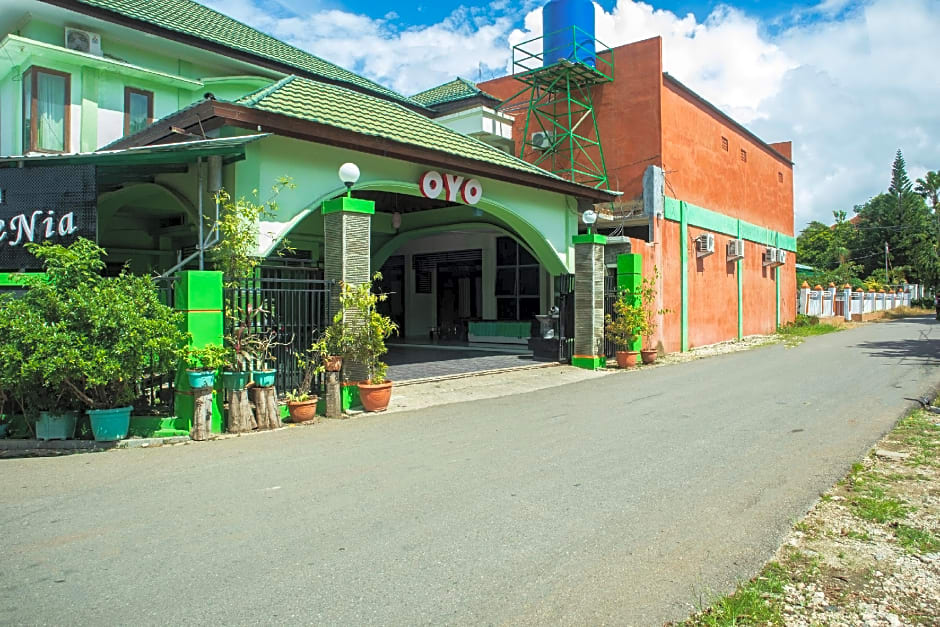 Super OYO 1682 Greenia Hotel