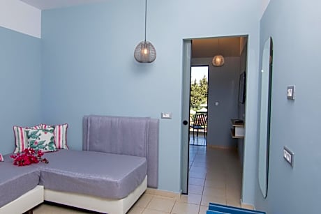 Family Room with Garden View