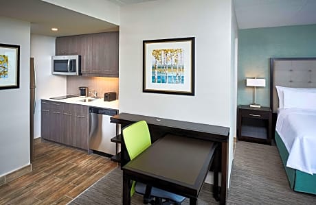 1 King Bed Studio Suite Nonsmoking