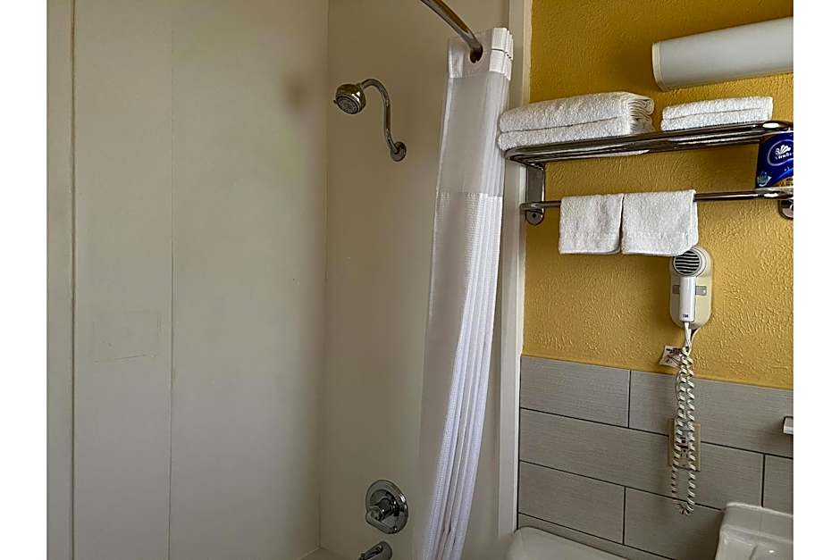 Budget Inn By OYO Toledo Perrysburg I-280