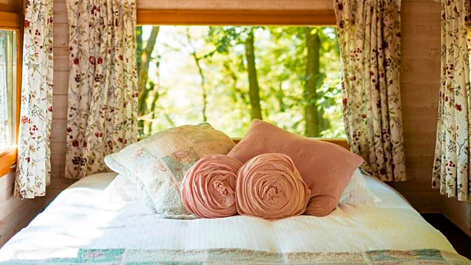LES 7 MEUSES - Restaurant & Hébergements HÔTELIERS - INSOLITES - WELLNESS - GÎTES