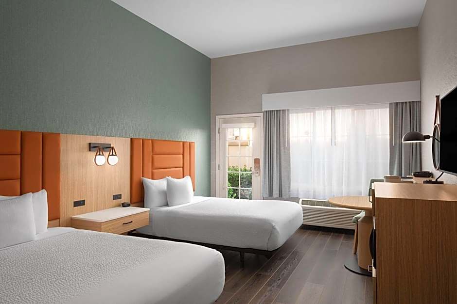 Photo 1 of 2 of 2 Queen Beds, Hearing/Mobility Accessible
