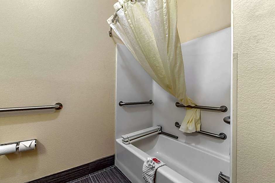 Econo Lodge Brunswick Travel Center