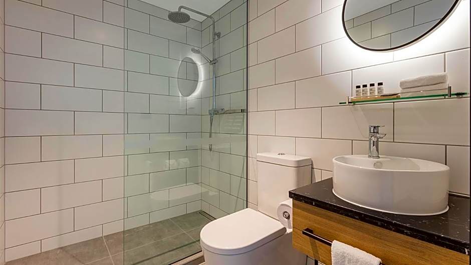 Oaks Wellington Hotel