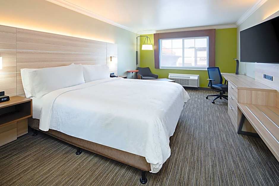 Holiday Inn Express & Suites Watsonville By IHG