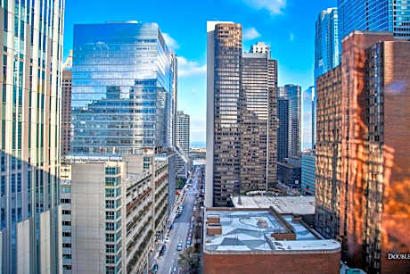 1 Bedroom Suite, 1 King, City view