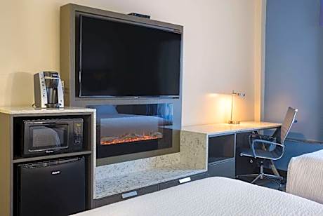 Deluxe Queen Room with Two Queen Beds - Non-Smoking